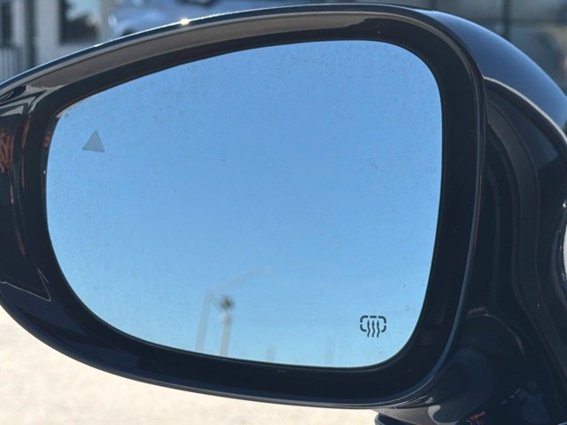 Used 2025 Chrysler Pacifica Limited FWD image 30