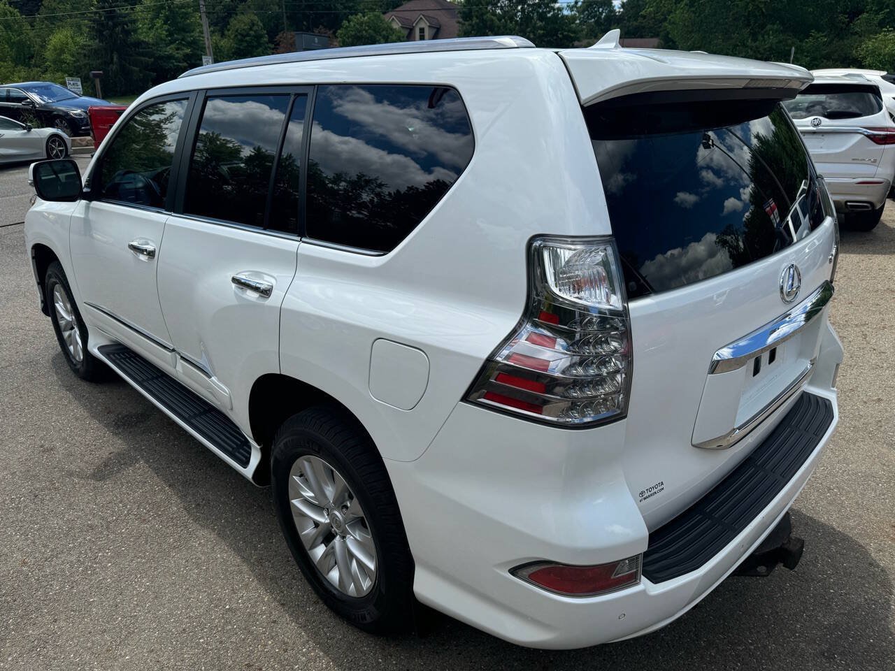 Used 2014 Lexus GX 460 w/ Premium Package AWD/4WD image 16
