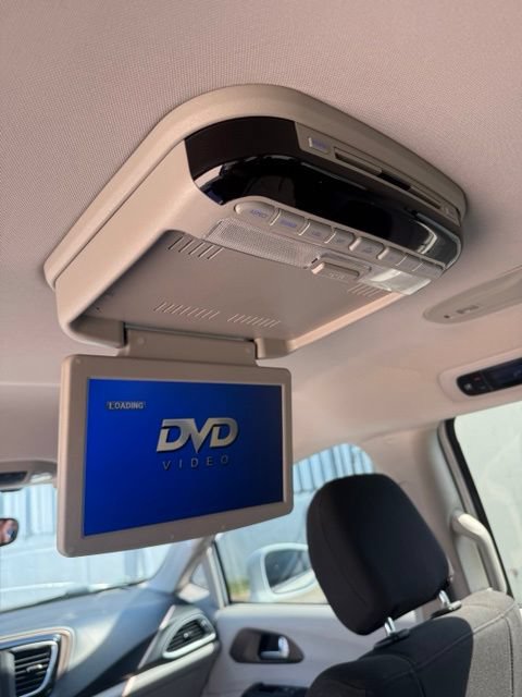 Used 2018 Chrysler Pacifica Touring Plus w/ Tire & Wheel Group FWD image 22