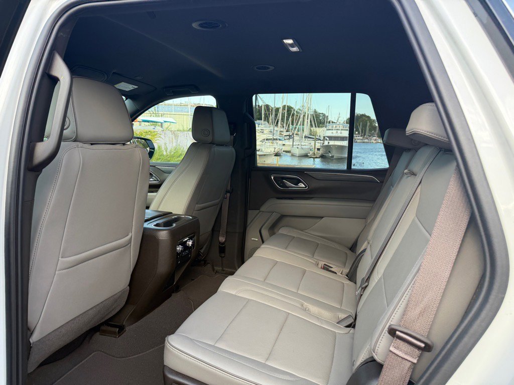 Used 2024 GMC Yukon SLT w/ SLT Luxury Package image 10