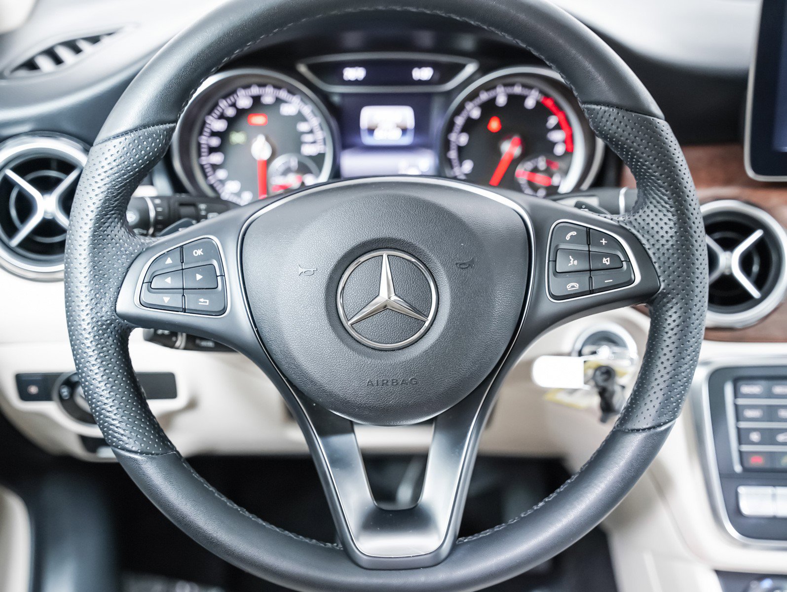 Used 2019 Mercedes-Benz GLA 250 4MATIC image 12