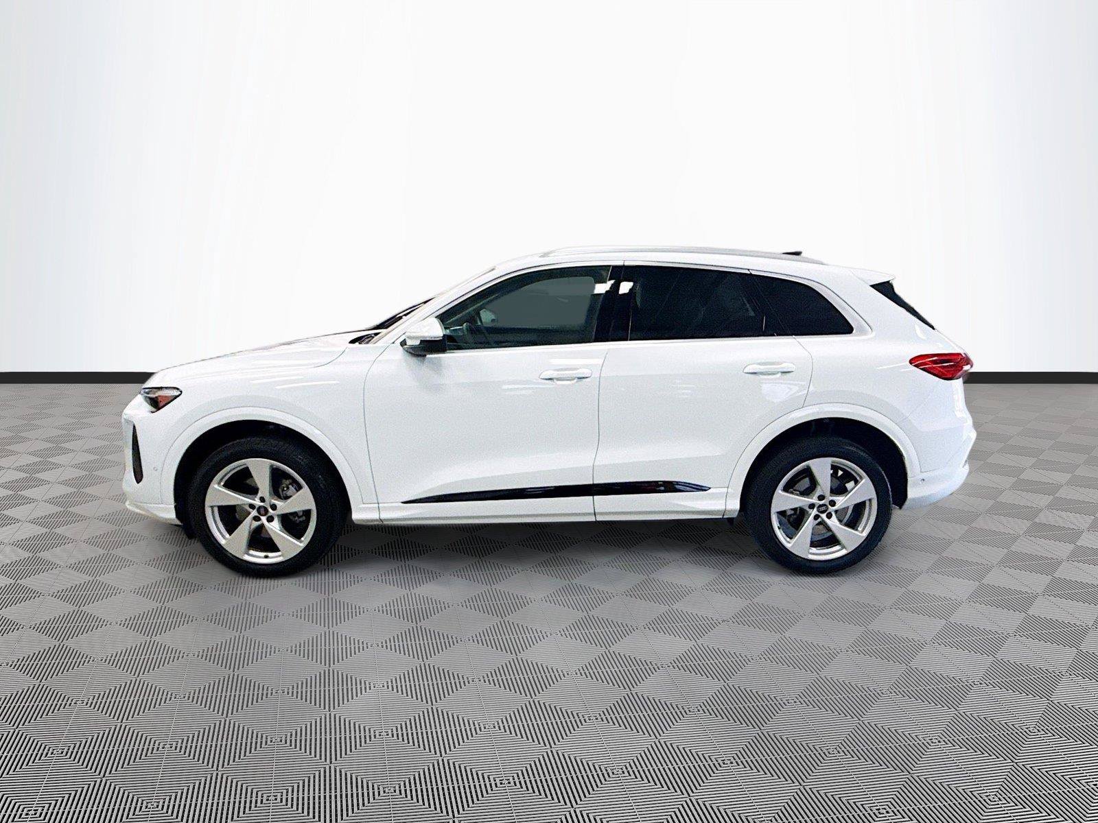 Certified 2025 Audi Q5 Premium AWD/4WD image 4
