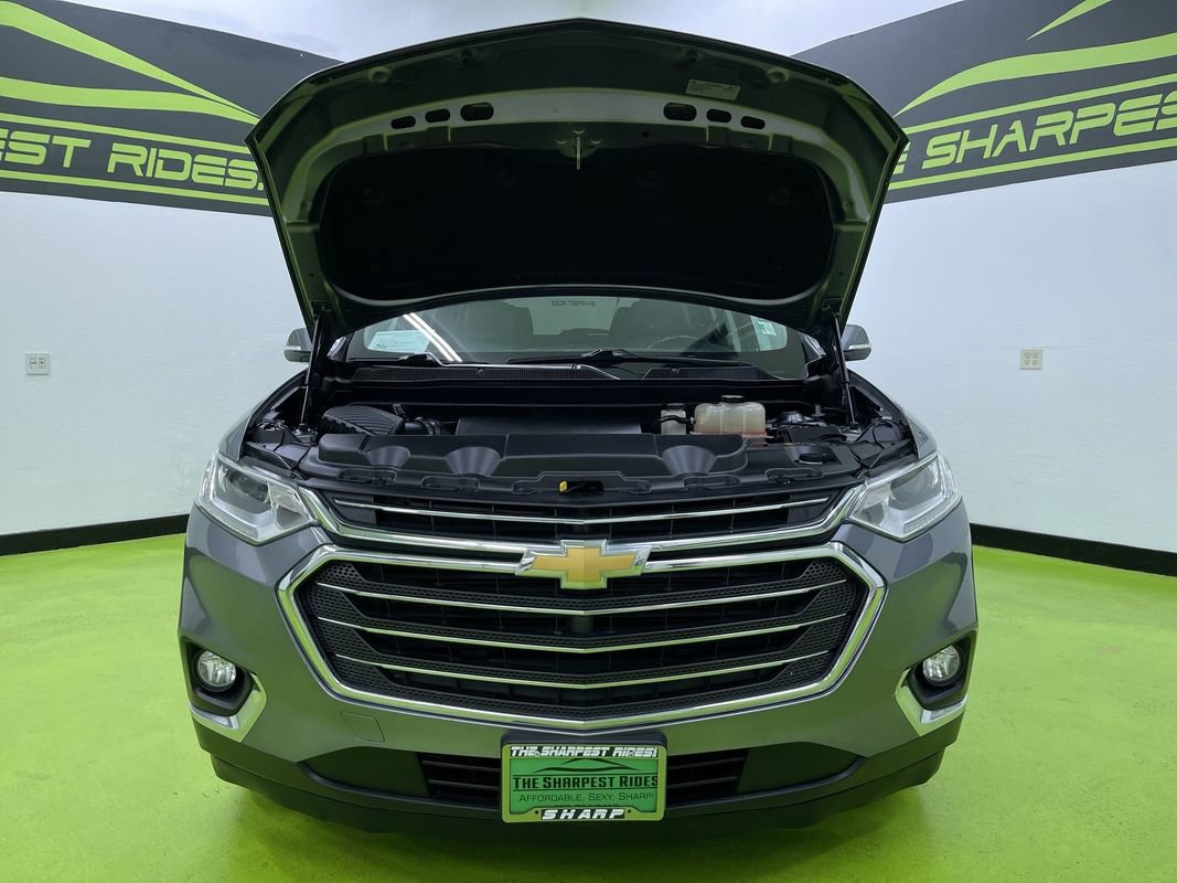 Used 2019 Chevrolet Traverse LT w/ LPO, 'HIT The Road' Package FWD image 4