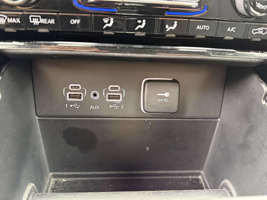 Used 2023 Jeep Grand Cherokee Laredo AWD/4WD image 31