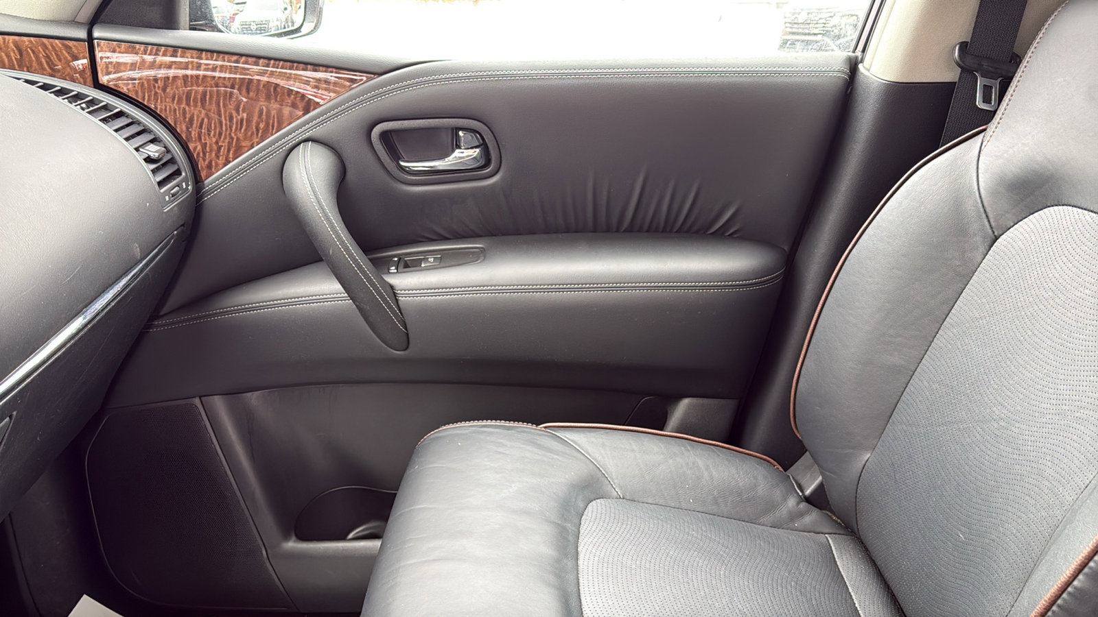 Used 2020 Nissan Armada SL image 18