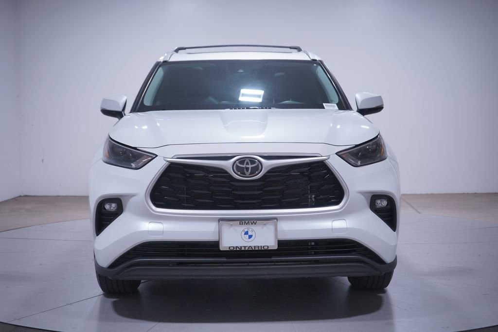 Used 2022 Toyota Highlander XLE image 4