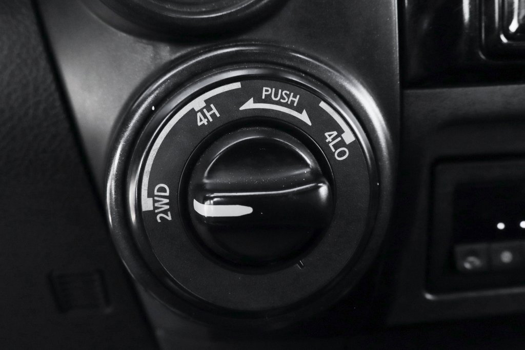 Used 2021 Nissan Titan PRO-4X w/ Pro-4x Convenience Package image 40