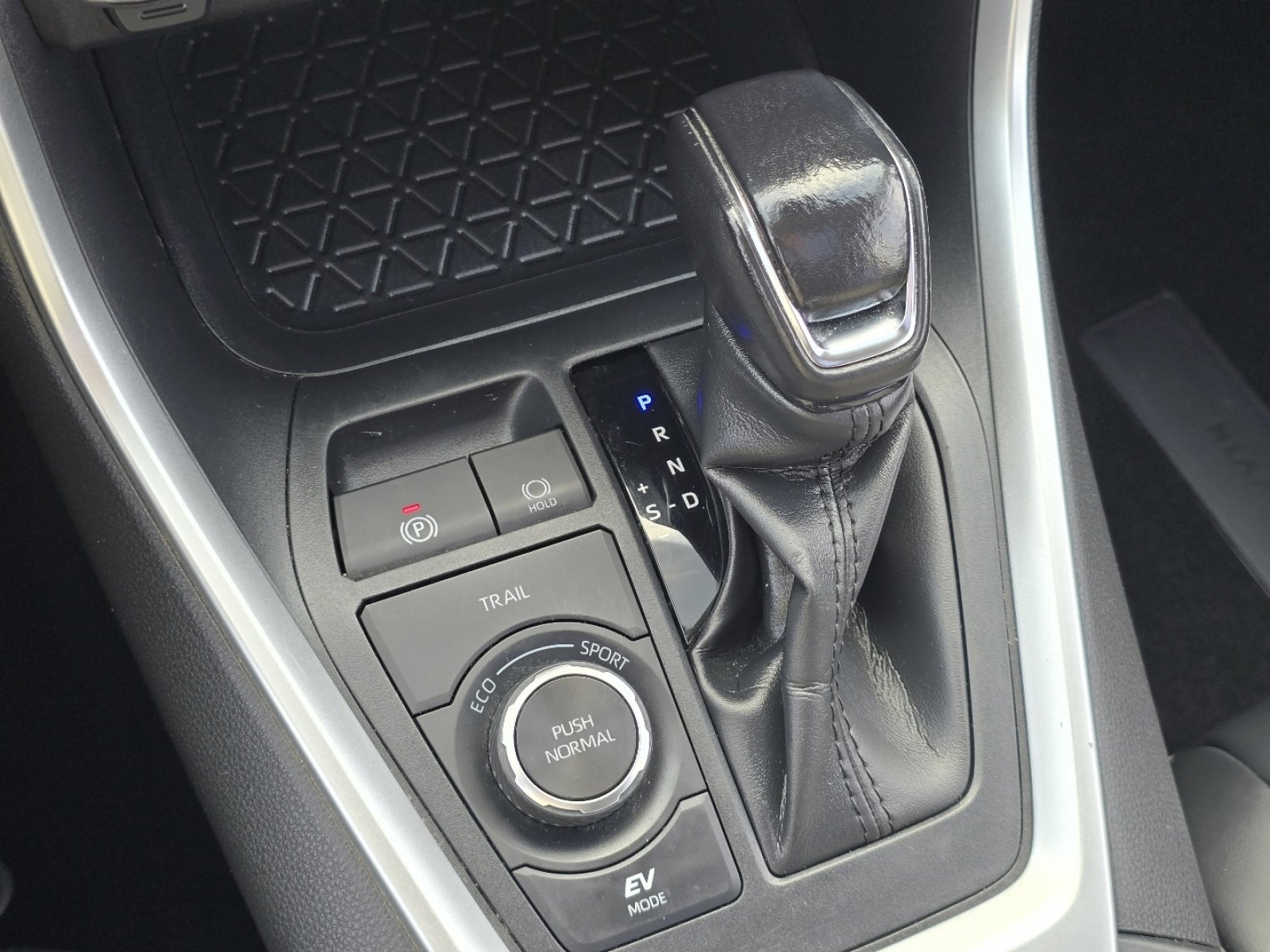 Used 2022 Toyota RAV4 XLE Premium image 31