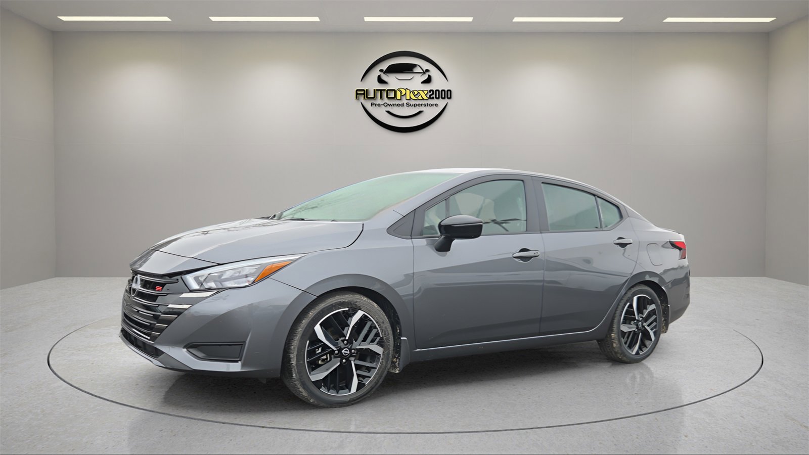 Used 2023 Nissan Versa SR w/ Trunk Package image 3