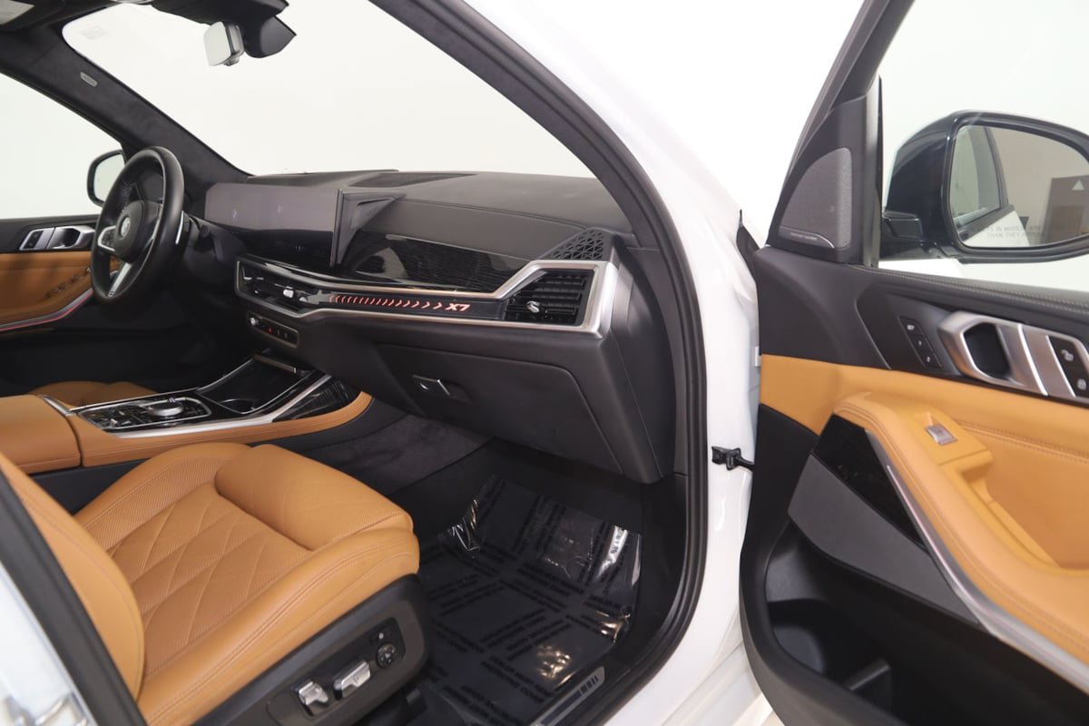 Used 2024 BMW X7 xDrive40i w/ M Sport Package AWD/4WD image 51