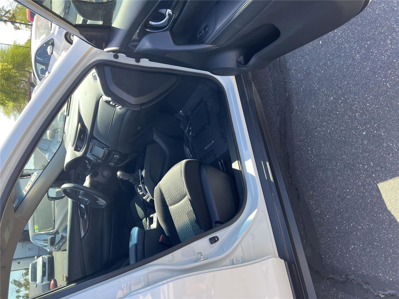Used 2018 Nissan Rogue SV w/ Premium Package AWD/4WD image 17