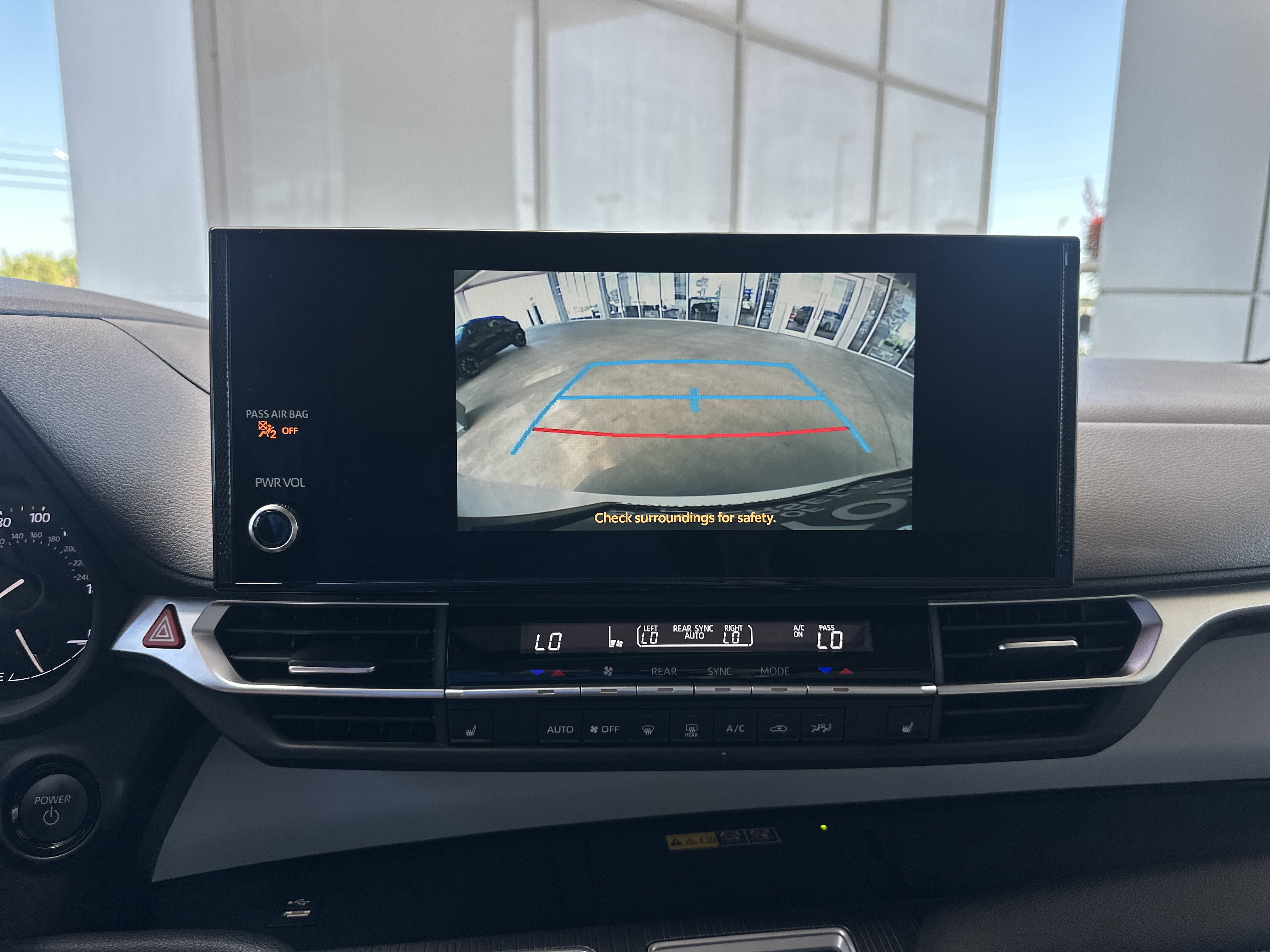 Certified 2025 Toyota Sienna XLE FWD image 35