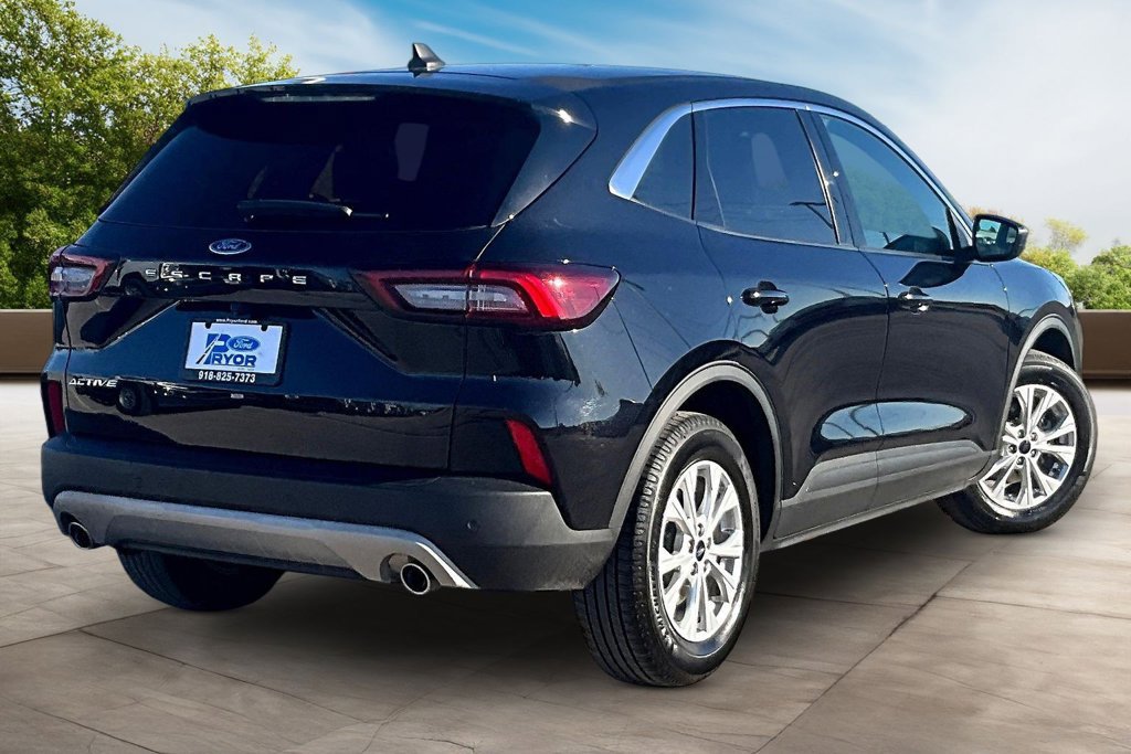 Used 2024 Ford Escape Active w/ Tech Pack #1 FWD image 2