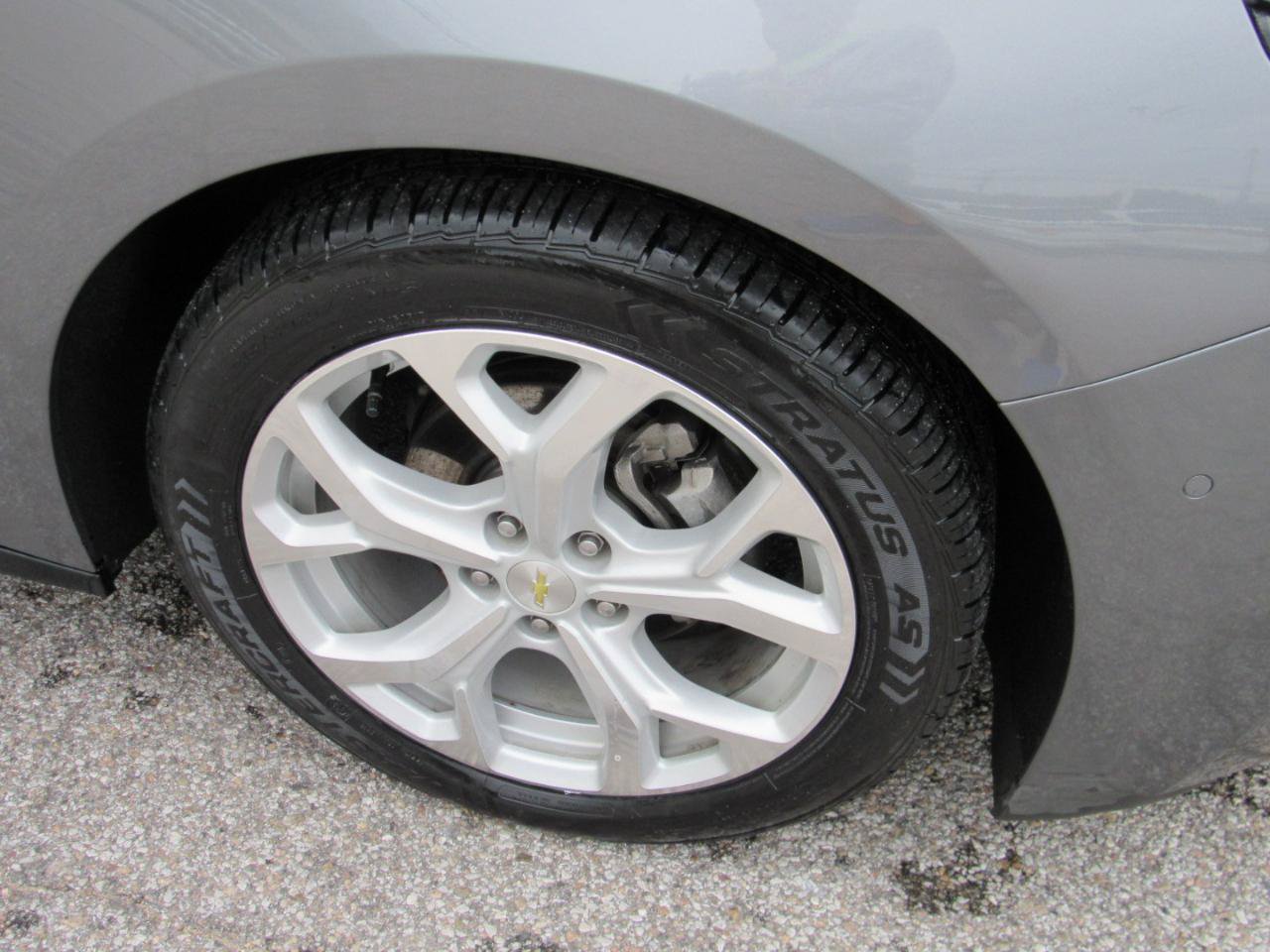 Used 2018 Chevrolet Volt Premier w/ Driver Confidence Package FWD image 39