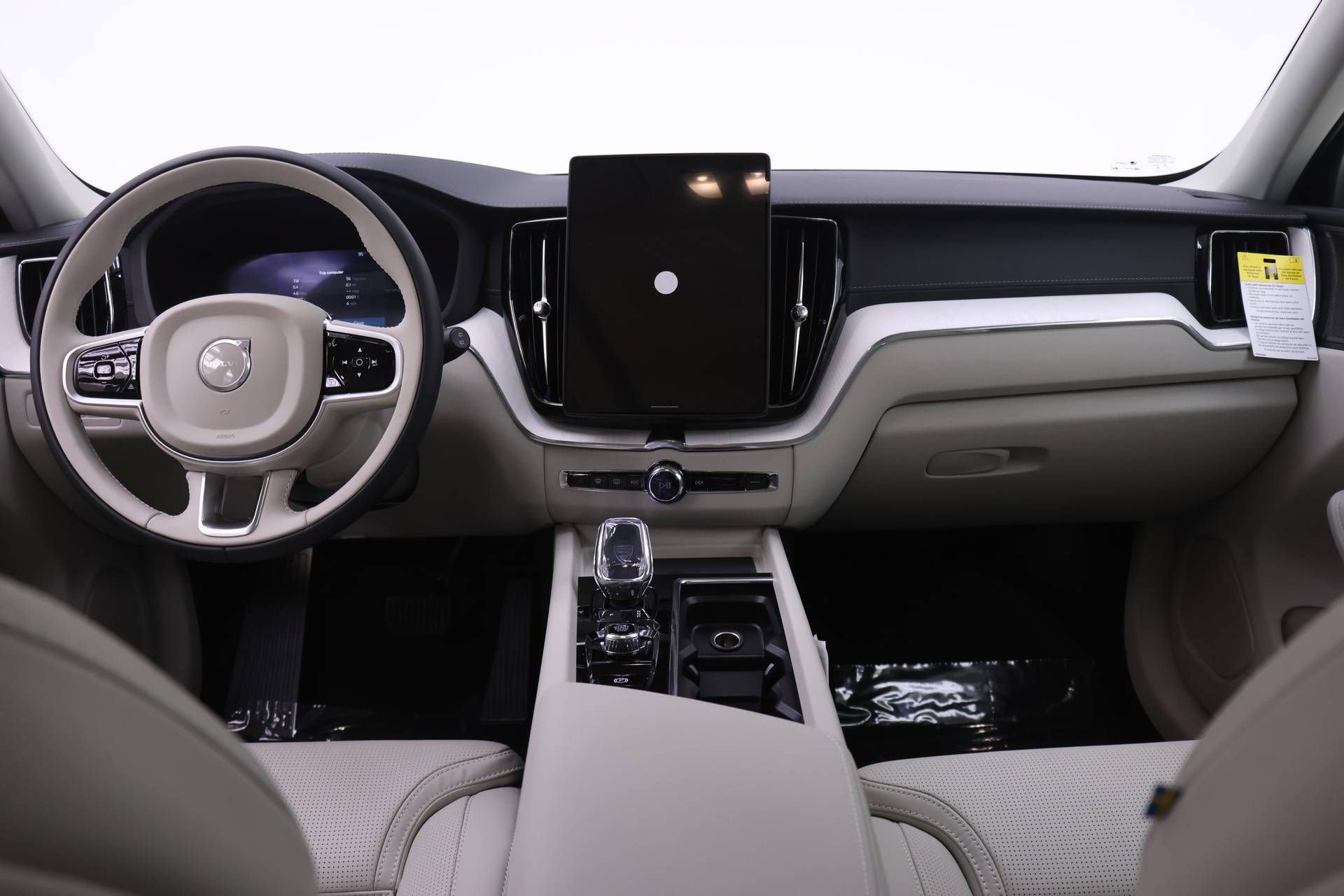 New 2026 Volvo XC60 T8 Ultra w/ Protection Package Premier AWD/4WD image 8