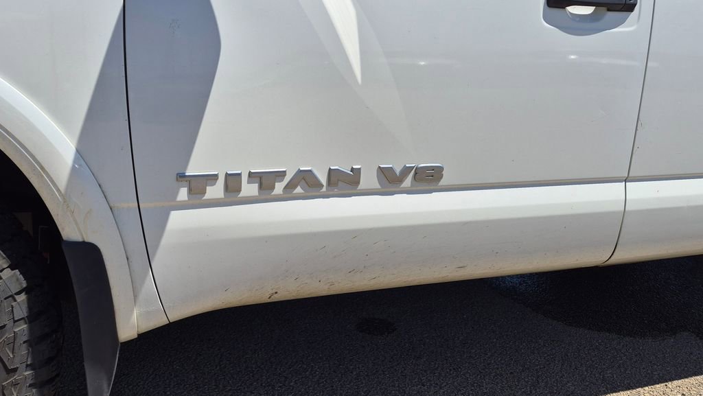 Used 2018 Nissan Titan PRO-4X w/ Pro-4x Convenience Package AWD/4WD image 9