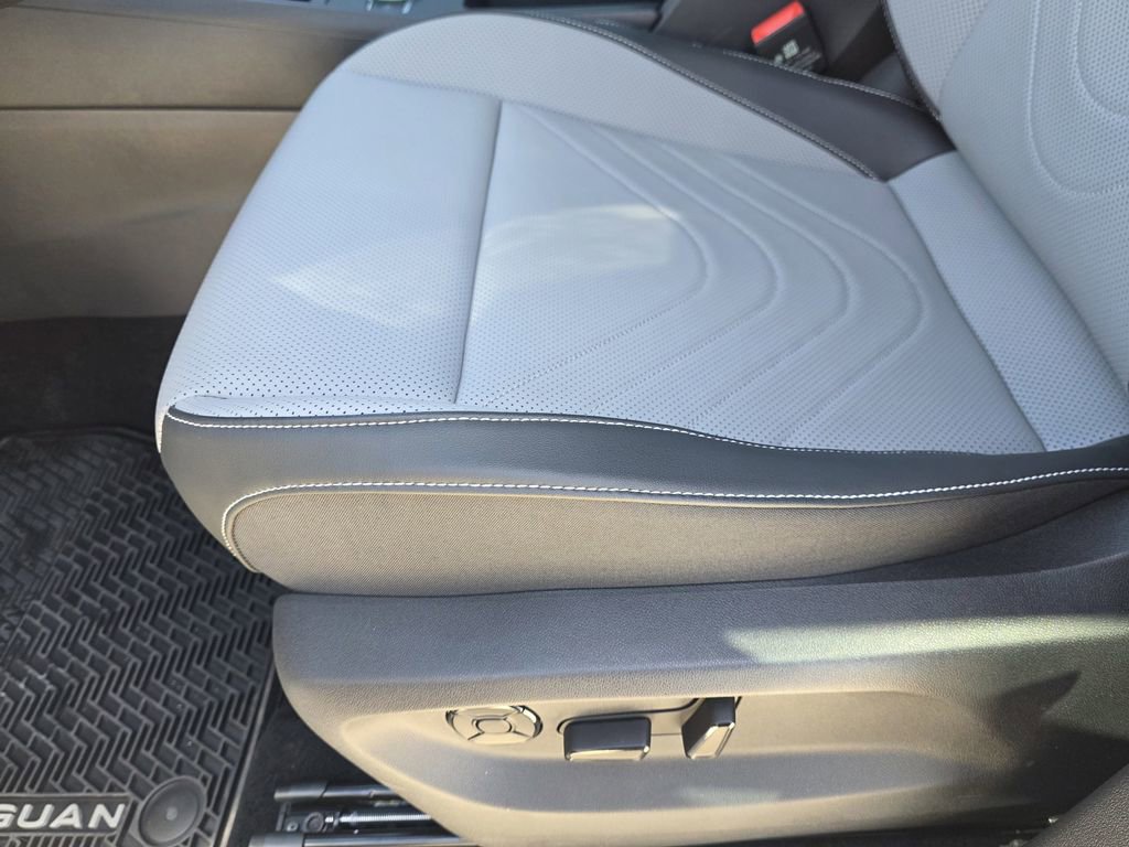 Used 2026 Volkswagen Tiguan SE R-Line image 19