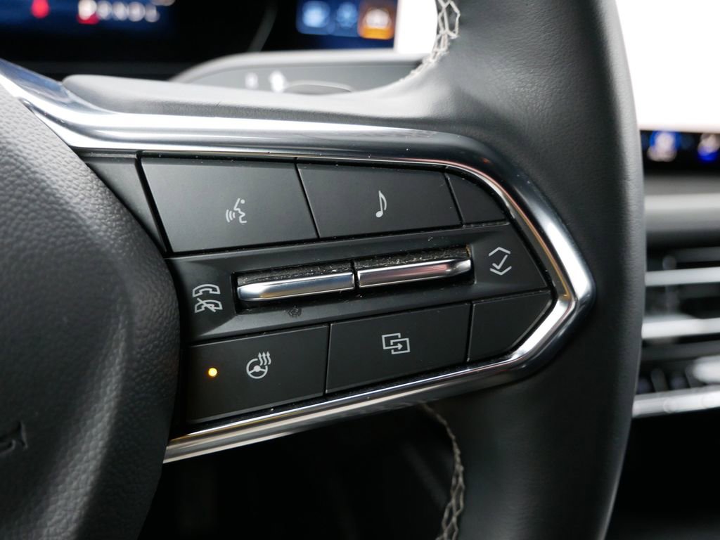 Used 2024 Chevrolet Traverse LT image 23