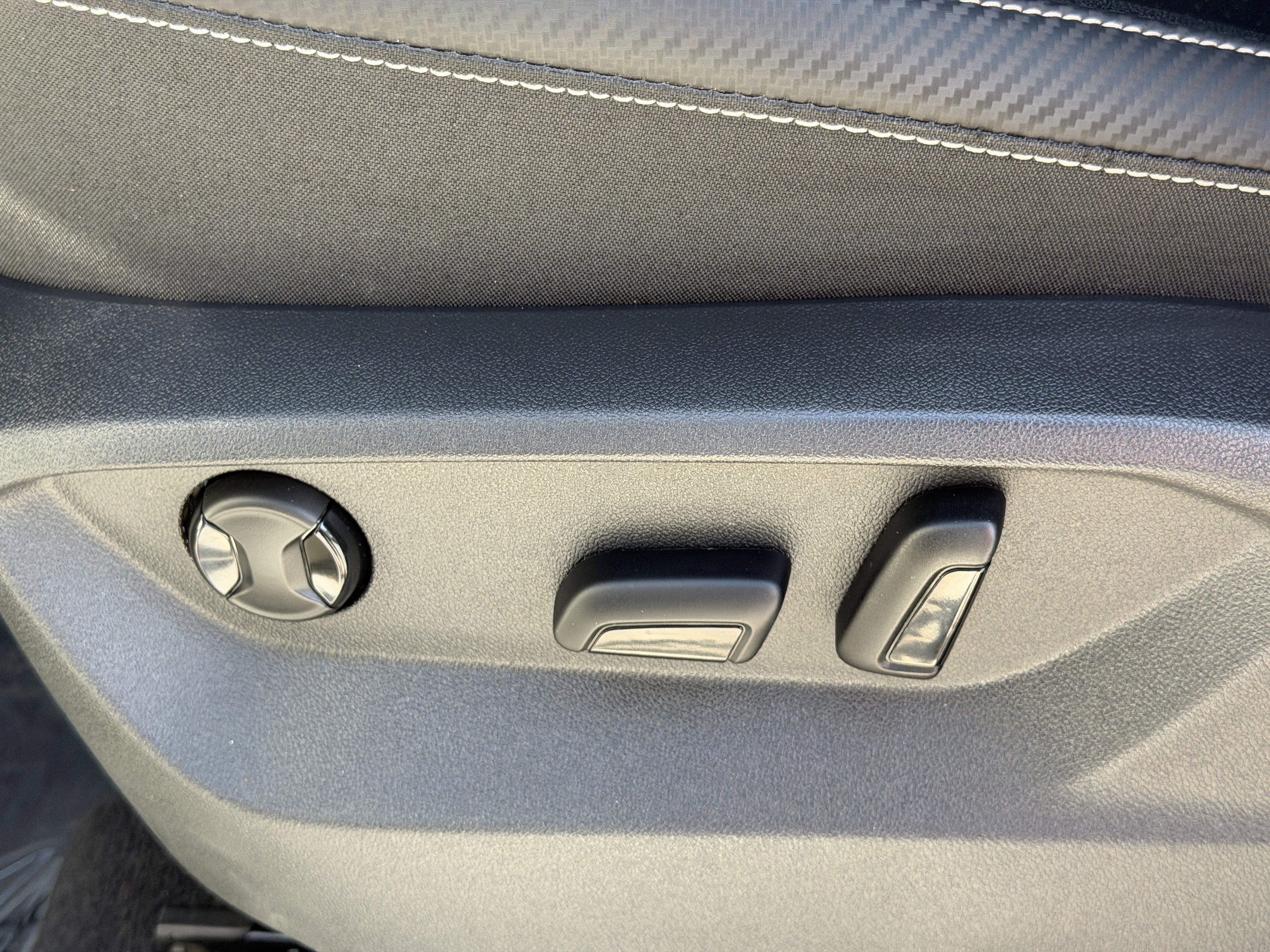 Certified 2023 Volkswagen Atlas Cross Sport SE w/ Panoramic Sunroof Package image 18