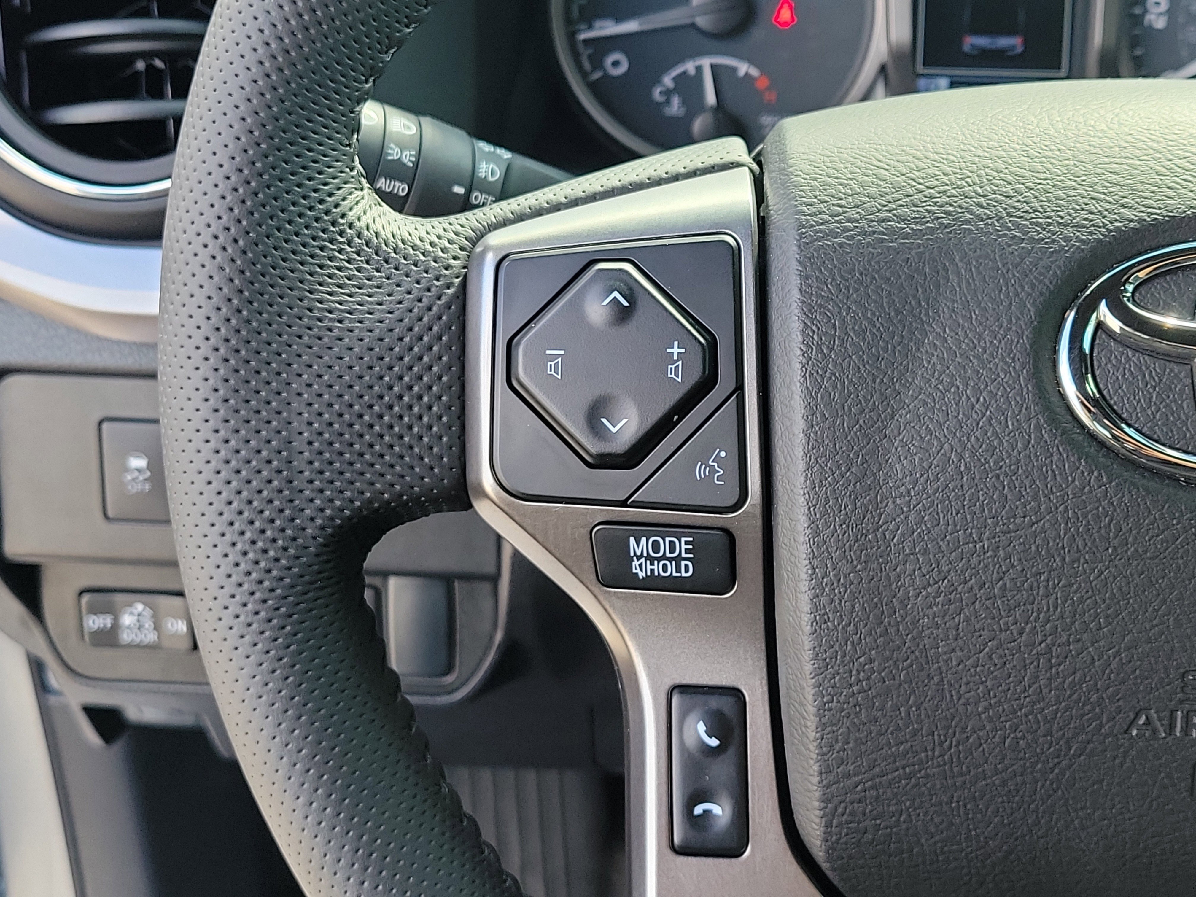 Used 2022 Toyota Tacoma Limited image 25