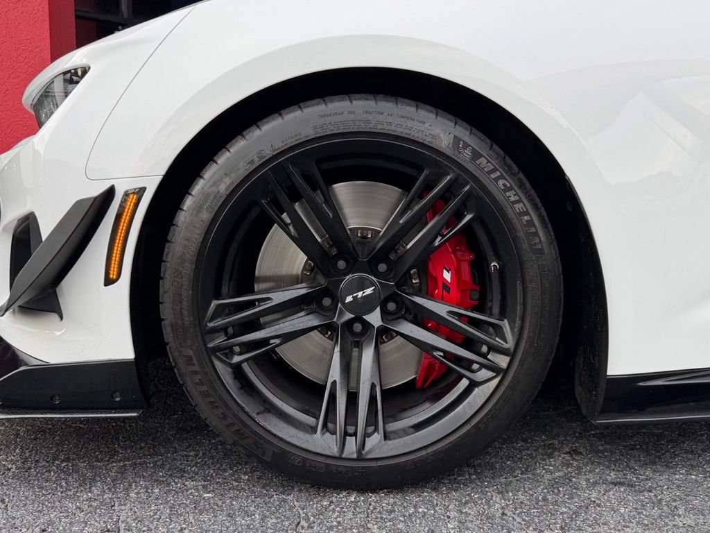 Used 2019 Chevrolet Camaro ZL1 RWD image 13