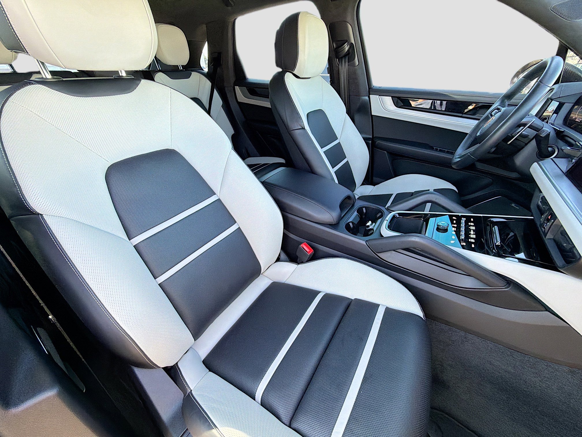 Used 2024 Porsche Cayenne Turbo image 14