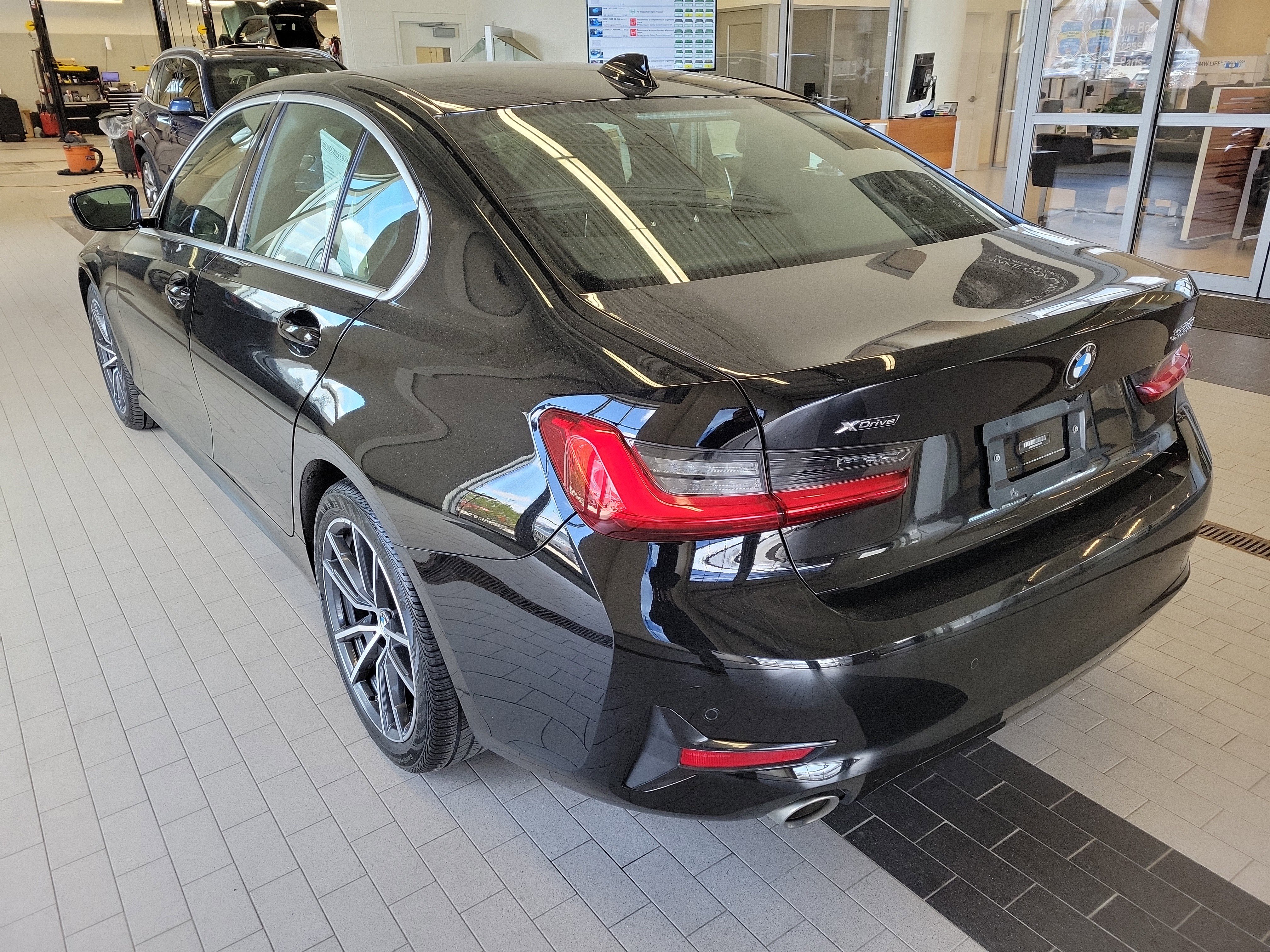 Used 2019 BMW 330i xDrive Sedan w/ Convenience Package image 7