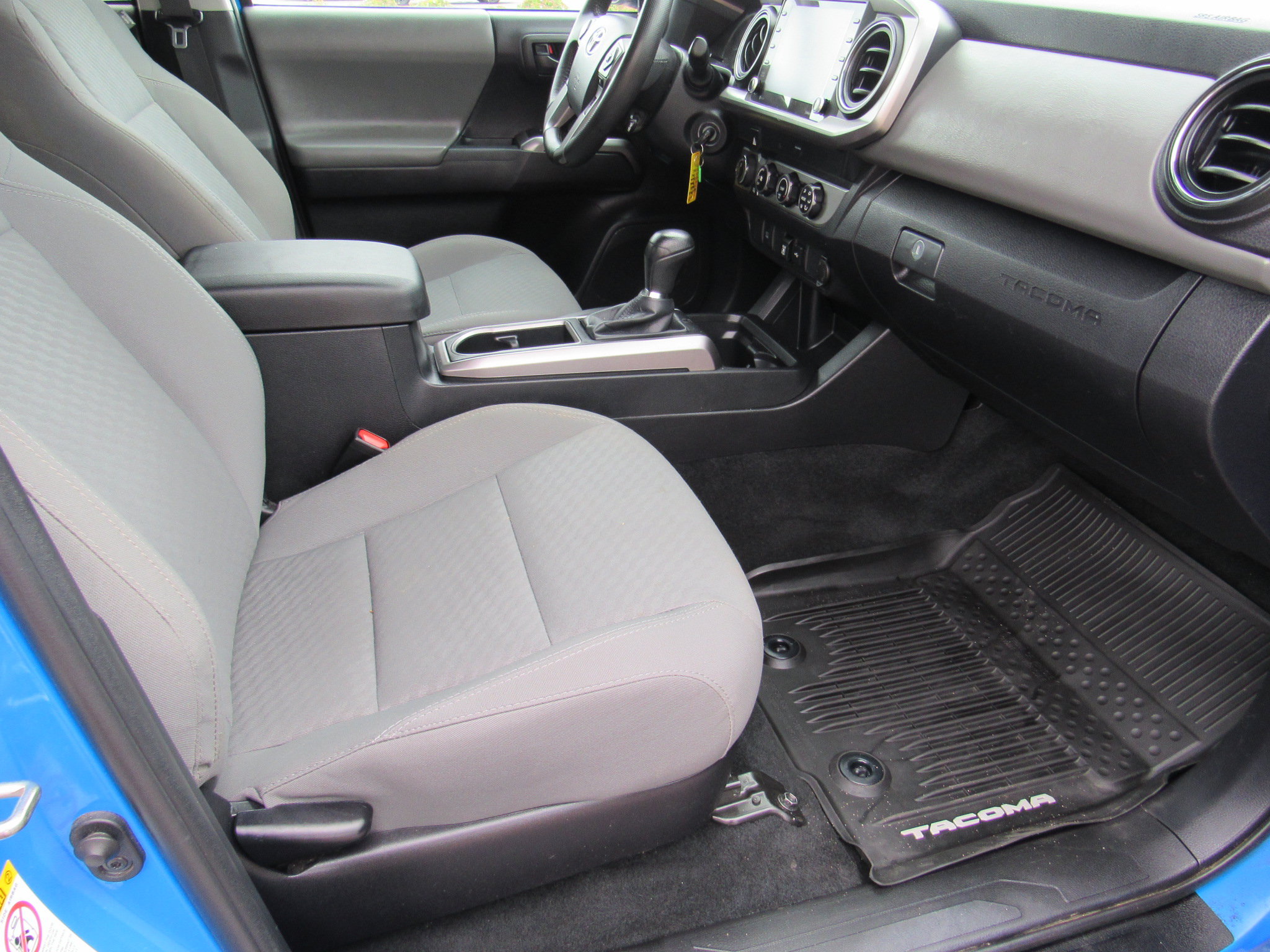 Used 2020 Toyota Tacoma SR5 w/ Blackout Package AWD/4WD image 29