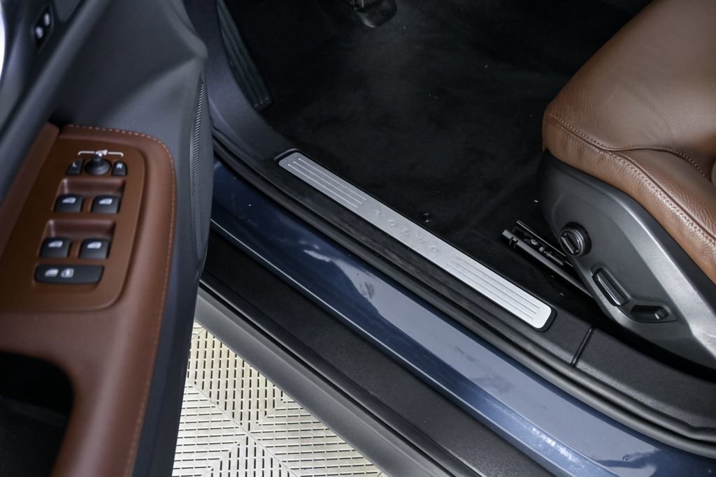 Used 2025 Volvo V60 B5 Cross Country Plus image 8