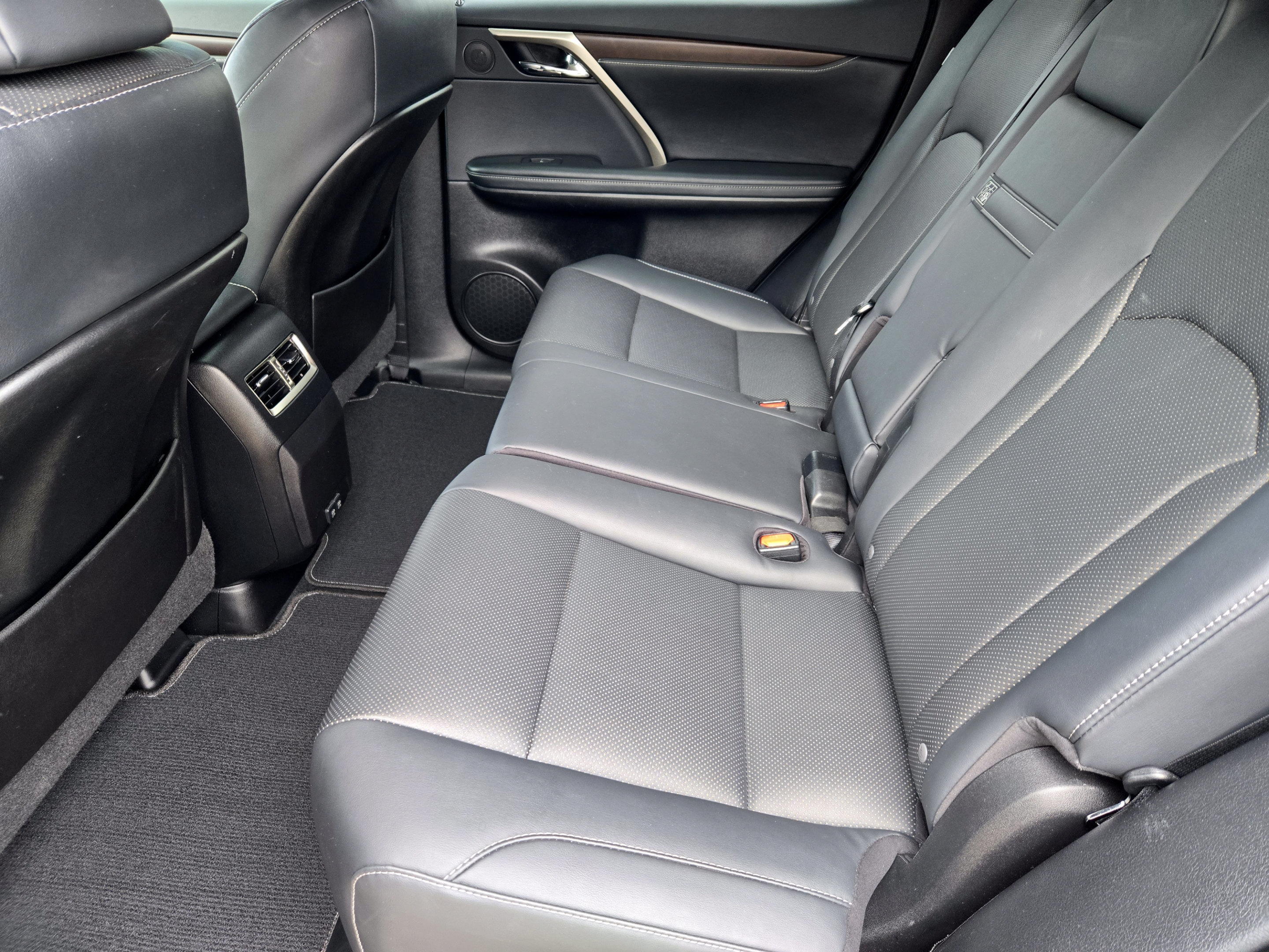 Used 2022 Lexus RX 450h AWD w/ Premium Package image 30