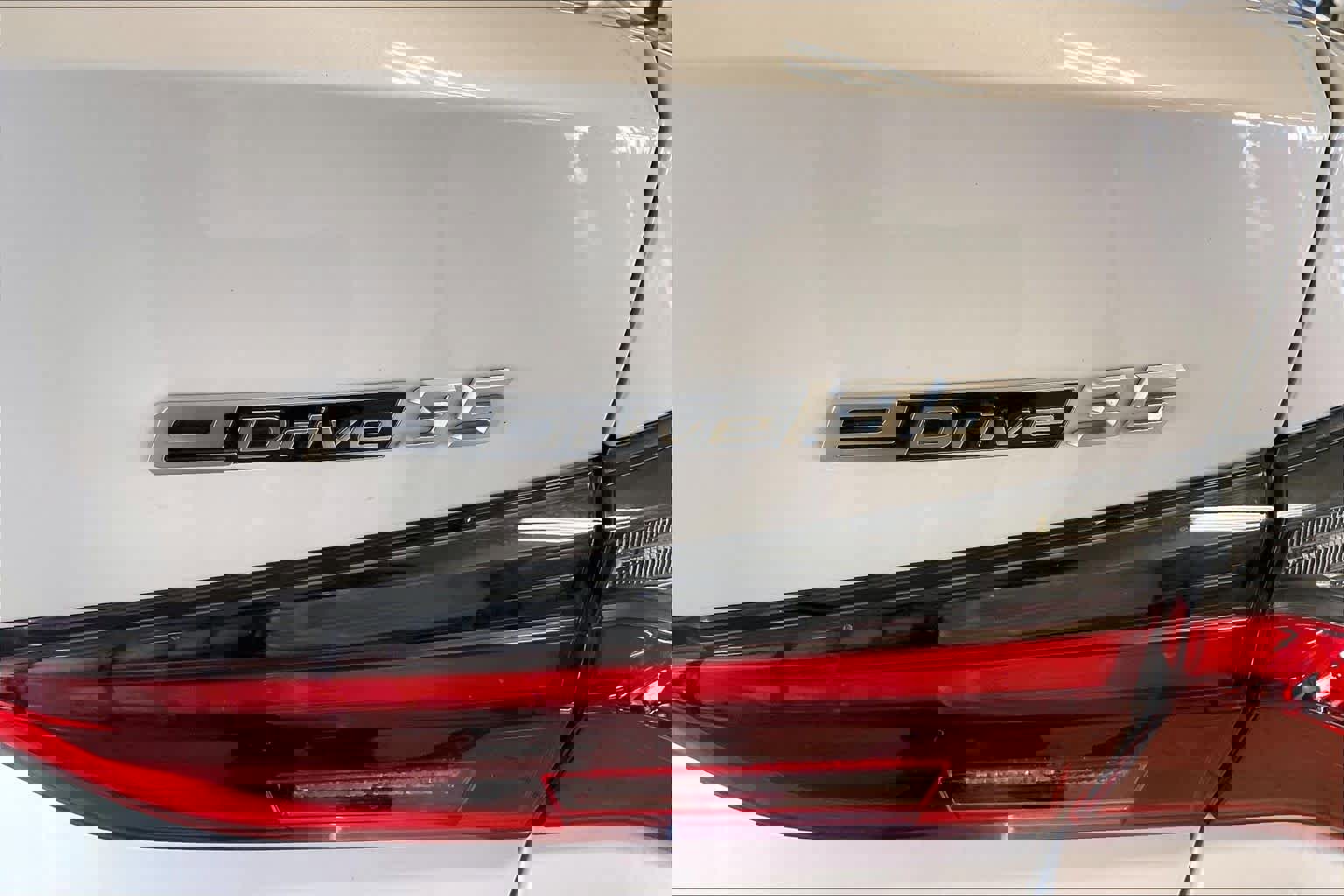 Certified 2023 BMW i4 eDrive35 image 9