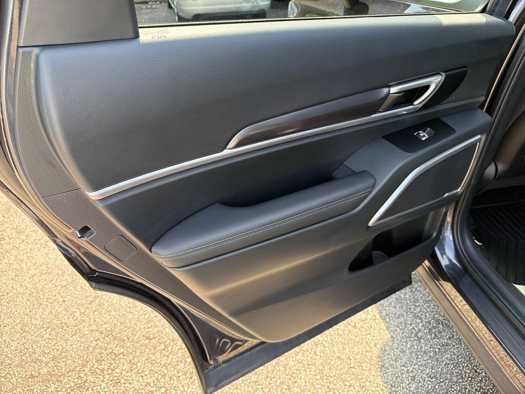Used 2025 Kia Telluride LX FWD image 21