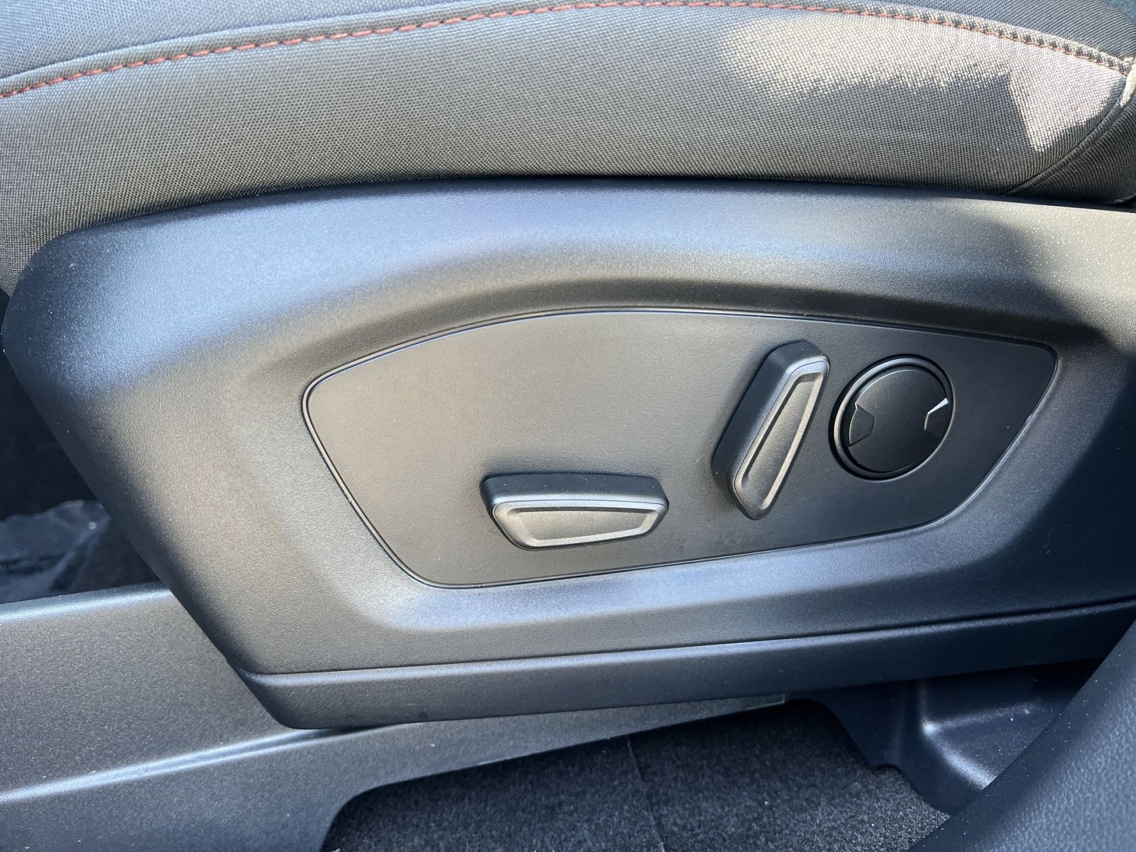 Used 2025 Ford Explorer Active image 14