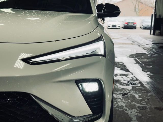 Used 2025 Buick Envista Sport Touring image 3