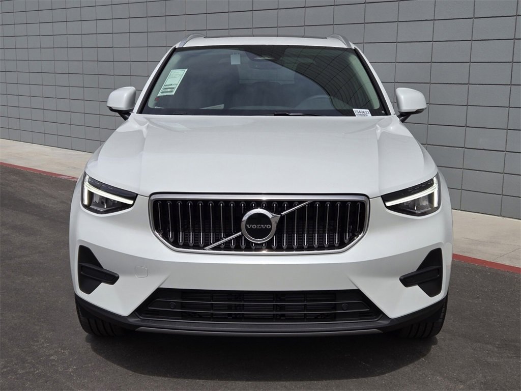 New 2025 Volvo XC40 B5 Core w/ Climate Package image 5