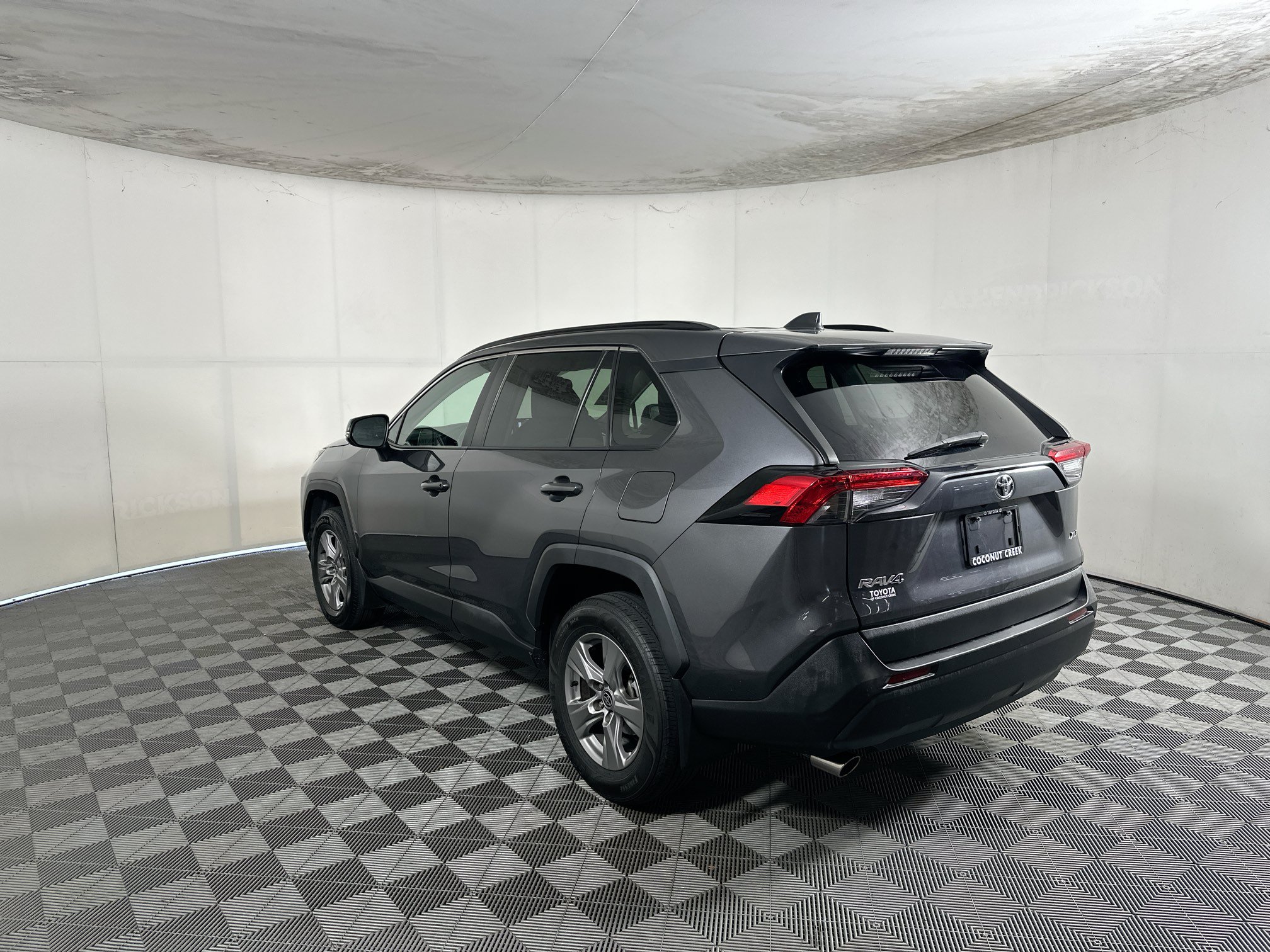 Used 2024 Toyota RAV4 XLE w/ Convenience Package FWD image 5
