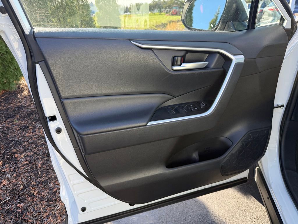 Certified 2025 Toyota RAV4 XLE AWD/4WD image 10