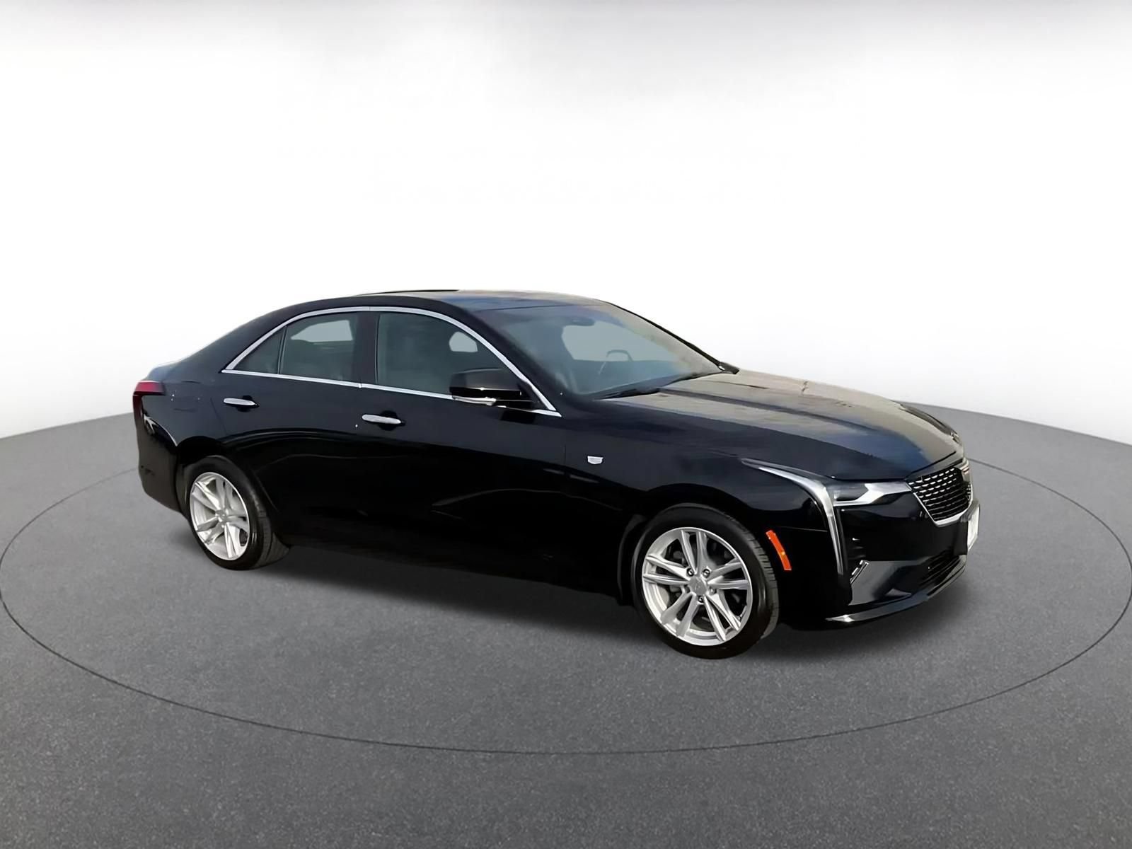 Used 2026 Cadillac CT4 Luxury RWD image 2
