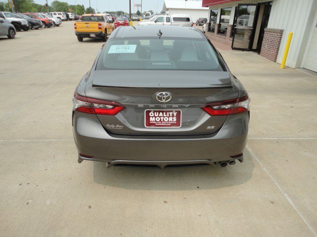 Used 2022 Toyota Camry SE image 12