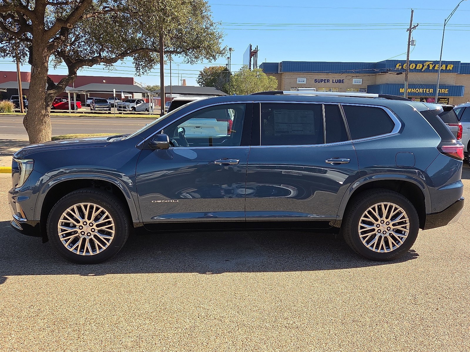 New 2026 GMC Acadia Denali w/ Super Cruise Package image 2