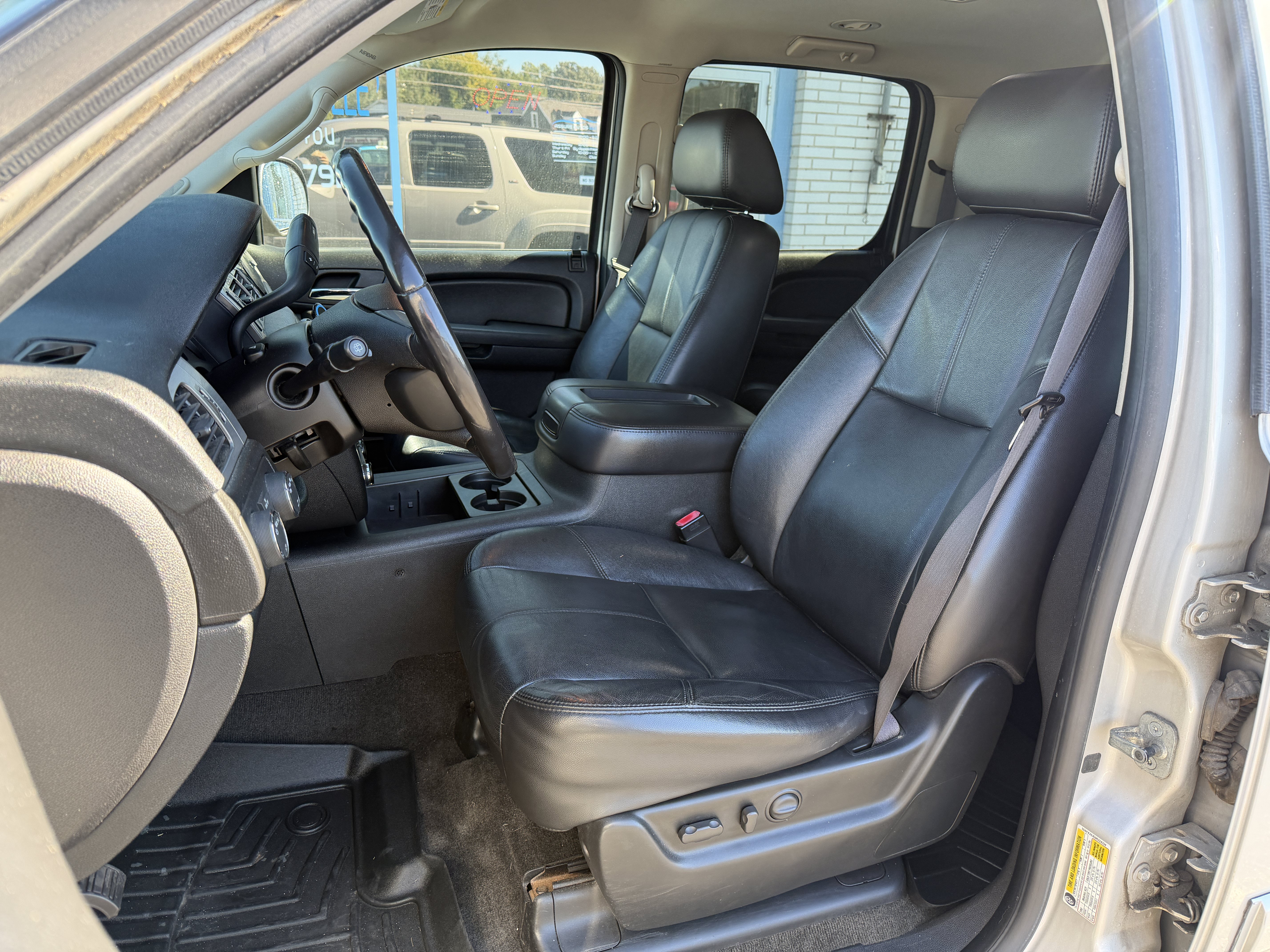 Used 2009 Chevrolet Suburban LT w/ Luxury Package AWD/4WD image 13