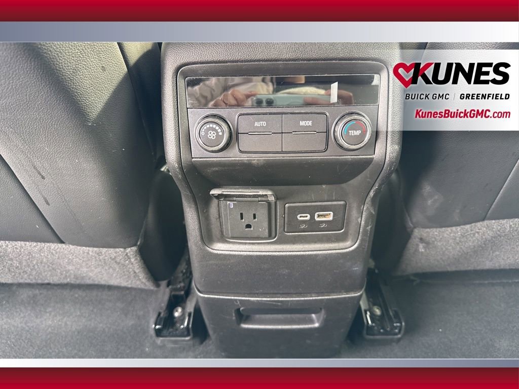 Used 2023 GMC Acadia SLT image 37