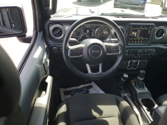 Used 2018 Jeep Wrangler Unlimited Sahara AWD/4WD image 9