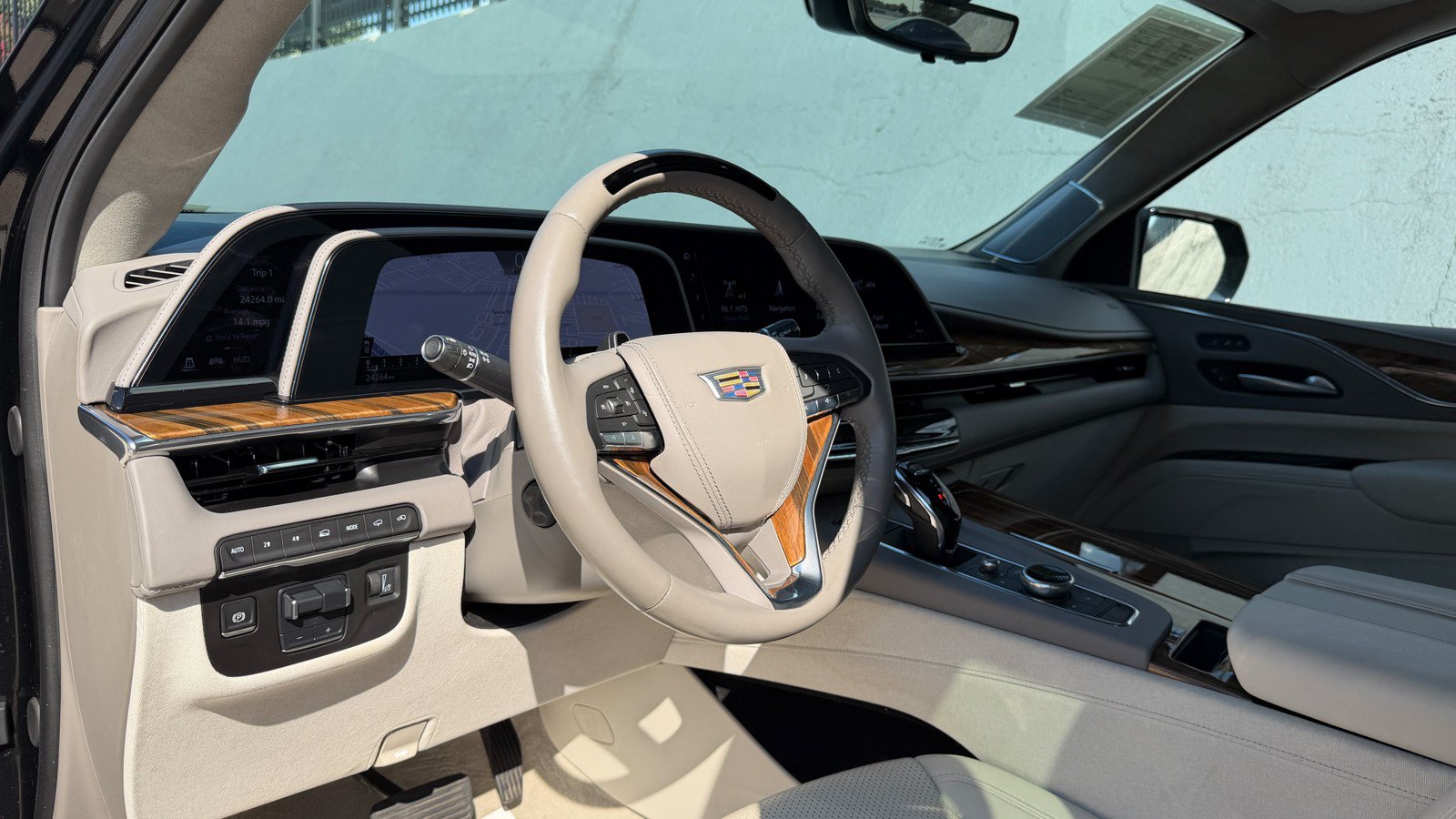 Used 2024 Cadillac Escalade ESV Sport Platinum w/ LPO, ONYX Package AWD/4WD image 14