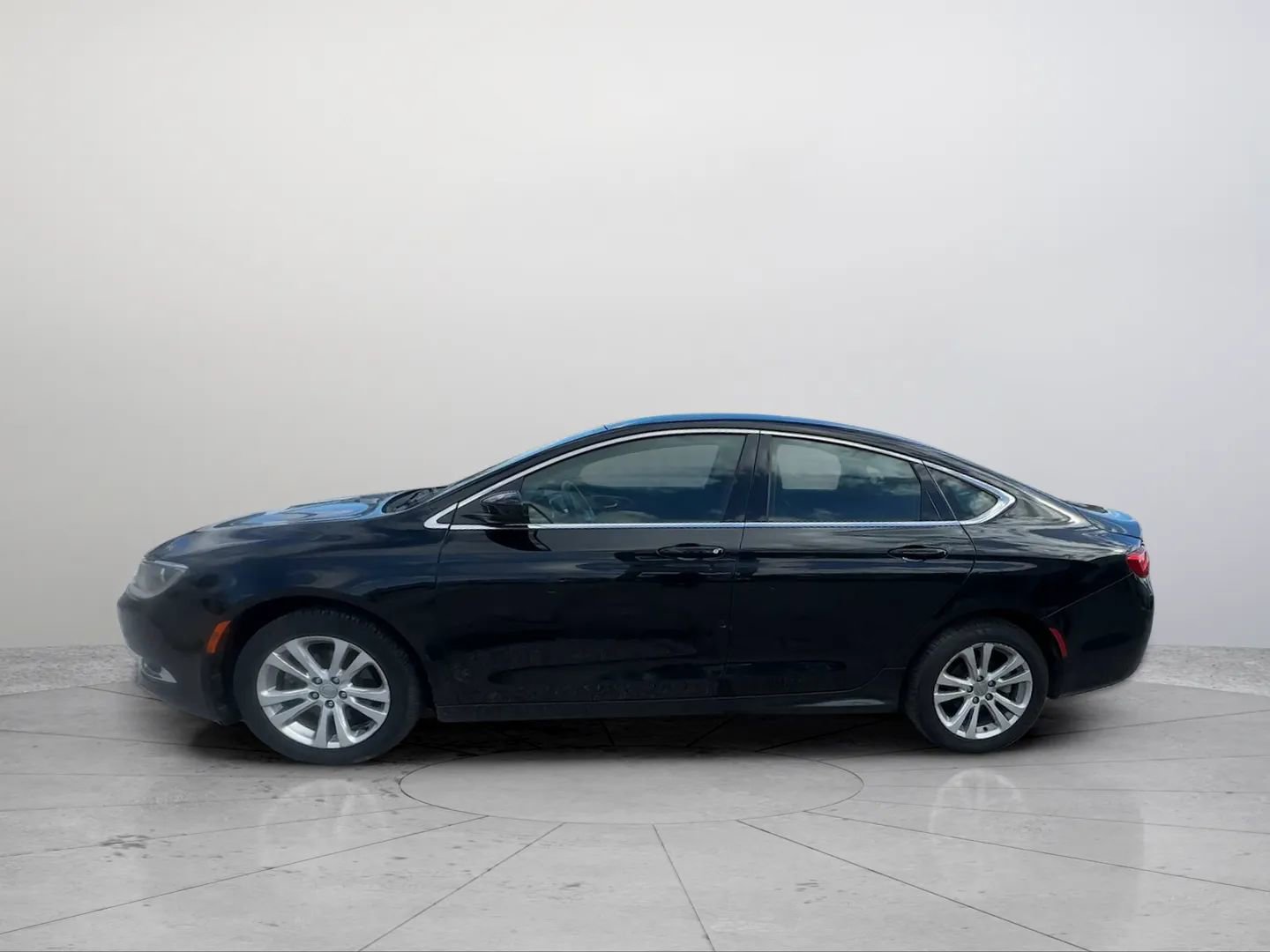 Used 2015 Chrysler 200 Limited w/ Convenience Group FWD image 2