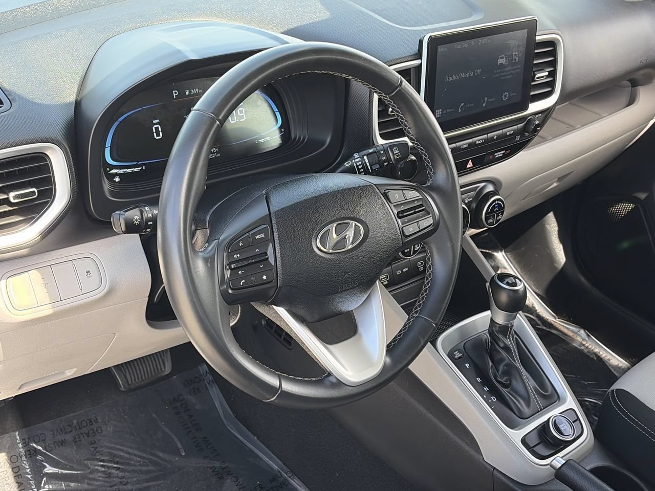 Used 2025 Hyundai Venue SEL FWD image 11