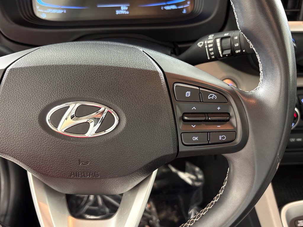 Used 2025 Hyundai Venue SEL FWD image 29