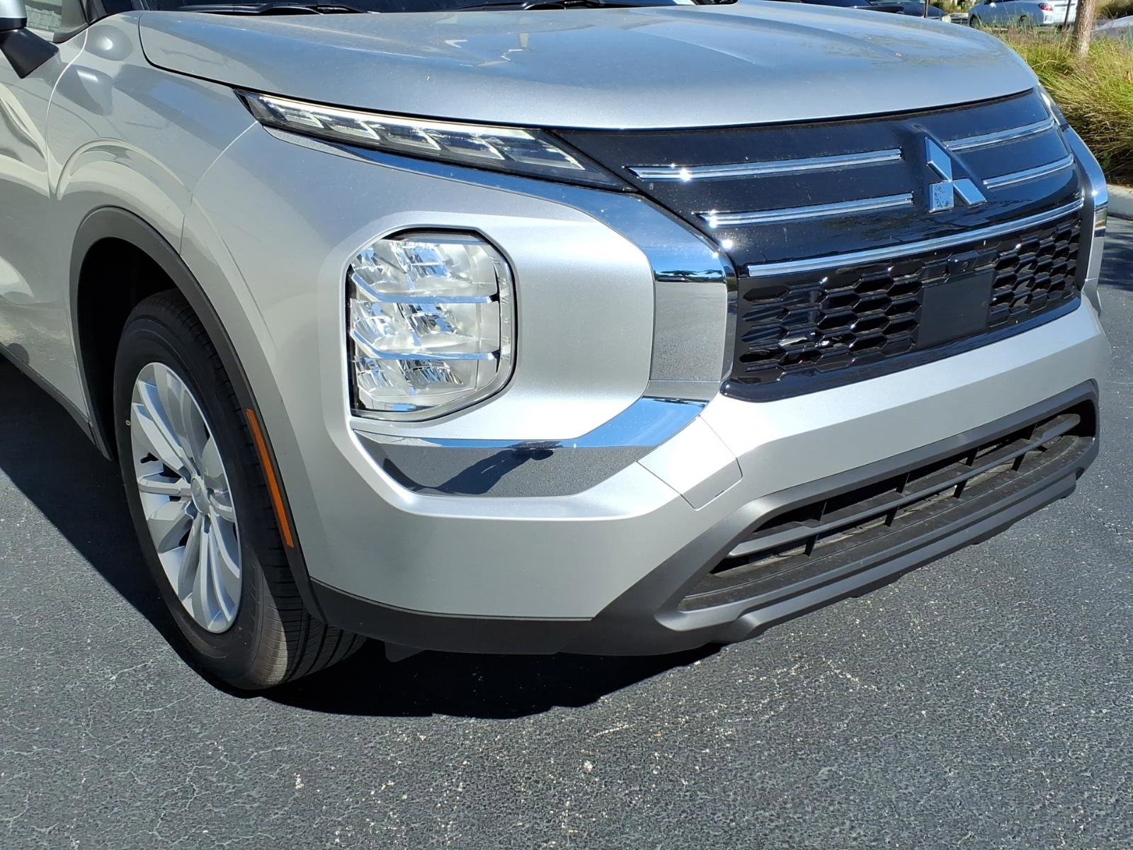 New 2026 Mitsubishi Outlander ES FWD image 9