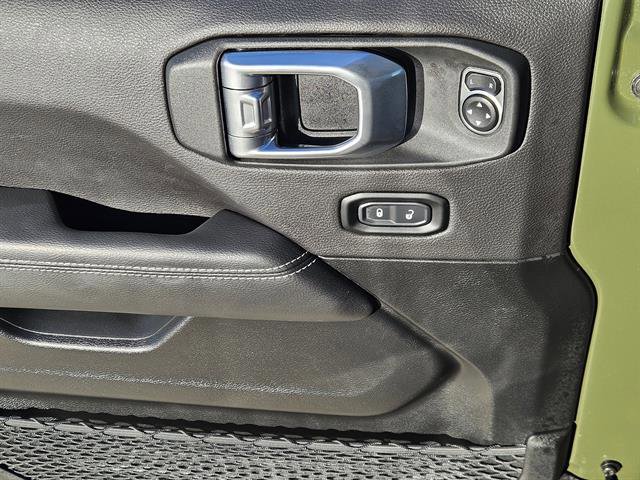 Used 2023 Jeep Gladiator Overland w/ Cold Weather Group image 16