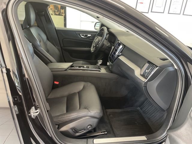 Used 2021 Volvo V60 T5 Cross Country w/ Climate Package image 12